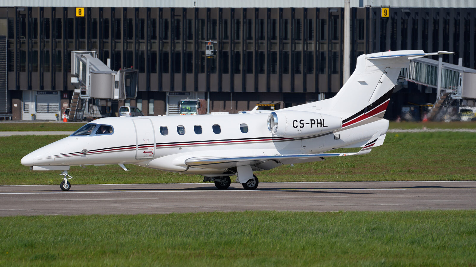 Embraer Phenom 300 Light Jet im Anflug